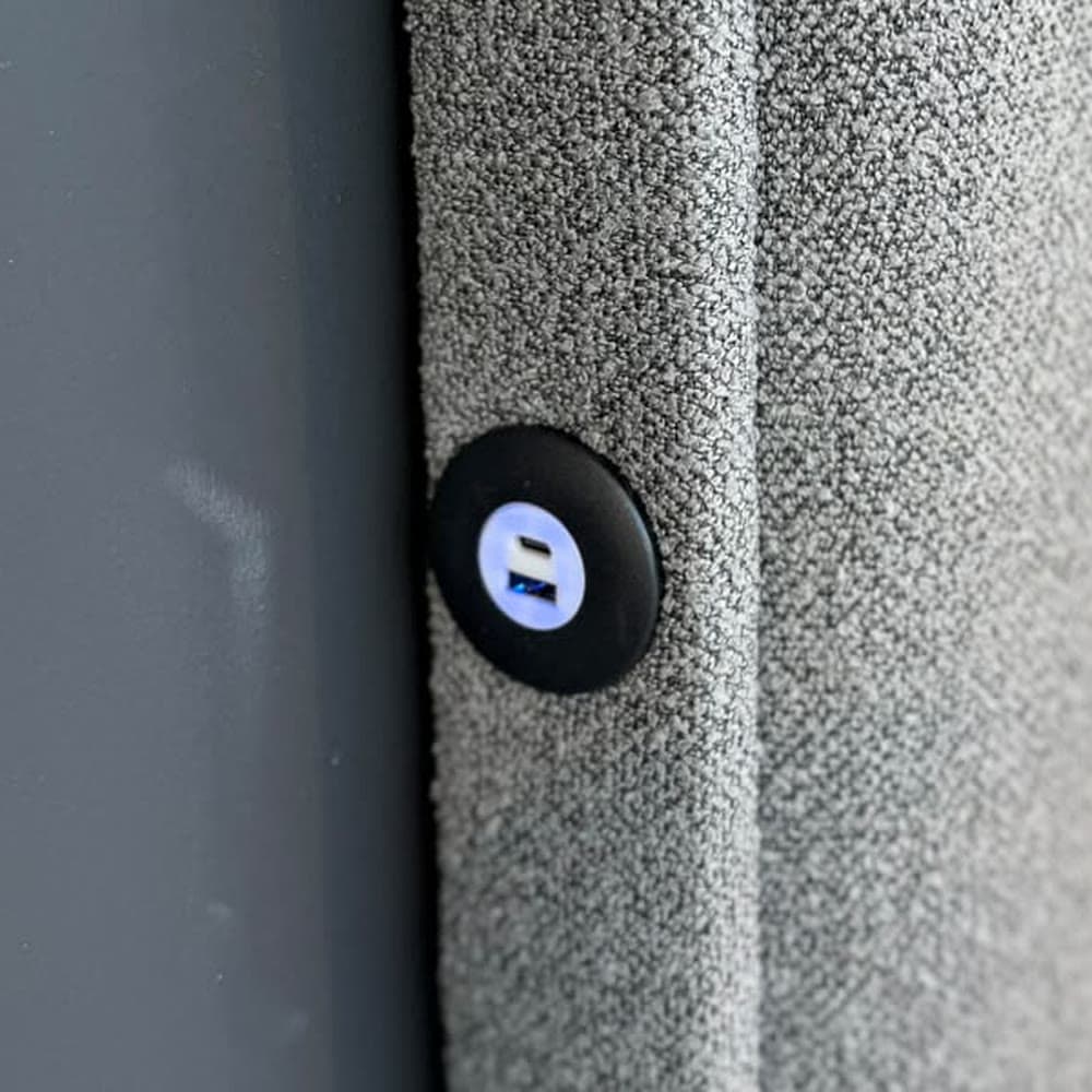 Close-up van de USB-C-aansluiting in het hoofdbord van de Bohem